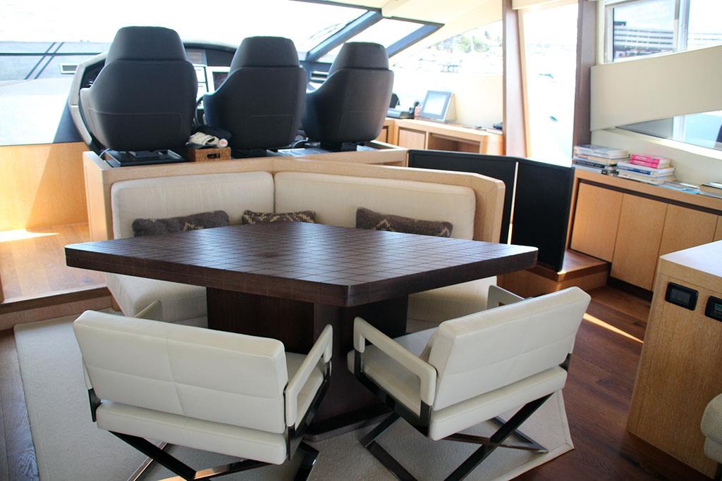2009 PERSHING 90' 